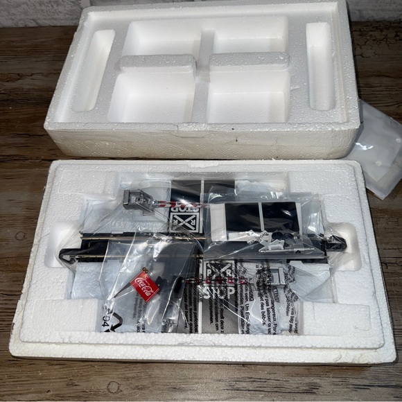 Coca Cola Bachmann hawthorne village dual crossing gate NEW - Picture 4 of 5